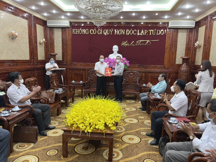 SÁP NHẬP BAN QUẢN LÝ KHU NÔNG NGHIỆP ỨNG DỤNG CÔNG NGHỆ CAO VÀO BAN QUẢN LÝ KHU KINH TẾ