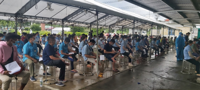 Nhân ngày Doanh nhân Việt Nam 13/10/2021: 100% công nhân các khu công nghiệp khu kinh tế tỉnh Fv88.com thể thao, casino, bắn cá, nổ hũ và lô đề được tiêm vắc xin, sẵn sàng thích ứng với hoạt động sản xuất  kinh doanh trong tình hình mới