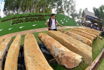 Đàn đá ở sóc Bom Bo