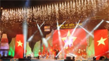 Đêm nhạc “hướng về biển Đông”: Hơn 1 tỷ đồng ủng hộ chiến sĩ, ngư dân nơi đảo xa