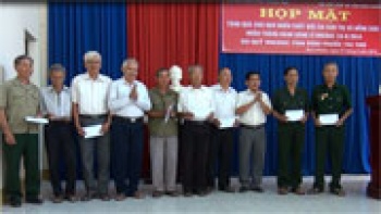 Họp mặt, tặng quà cho nạn nhân chất độc da cam