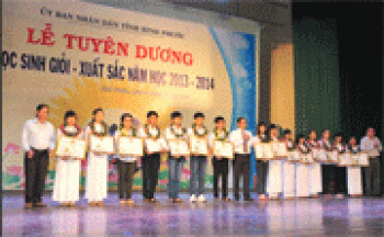 Tuyên dương 140 học sinh giỏi, xuất sắc năm học 2013 - 2014