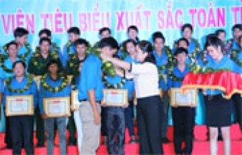 Tự hào tiến bước dưới cờ Đảng