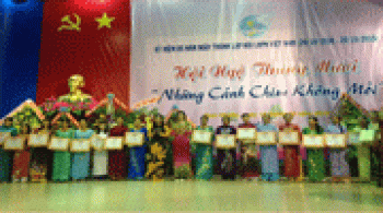Họp mặt các thế hệ cán bộ hội phụ nữ