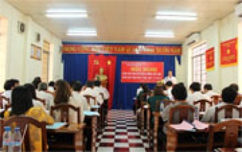 100% xã, phường, thị trấn đạt chuẩn chống mù chữ