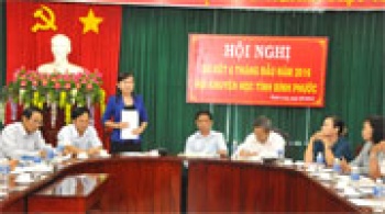 Trao gần 1,6 tỷ đồng tiền học bổng cho học sinh nghèo vượt khó