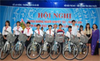Tuyên dương người khuyết tật, trẻ mồ côi, người bảo trợ tiêu biểu