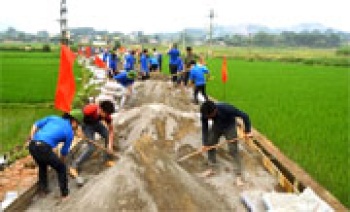 Phát động phong trào thi đua thực hiện thắng lợi nhiệm vụ phát triển KT-XH năm 2016