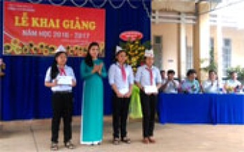 Hội phụ nữ tích cực thực hiện cuộc vận động “Tiếp bước cho em đến trường”