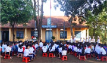 Bù Gia Mập: Tiết chào cờ thân thiện, thi công nhận chuyên hiệu 