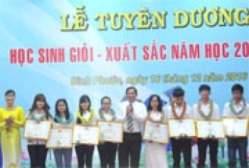 Tuyên dương 132 học sinh giỏi, xuất sắc năm học 2015-2016