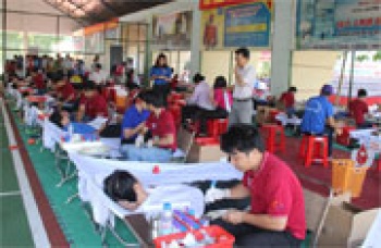 300 đơn vị máu hiến tại Lễ hội xuân hồng 2017