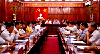 UBND tỉnh xem xét, đánh giá các báo cáo KT-XH giữa kỳ 2016-2020 và năm 2018
