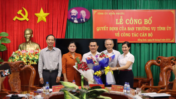 Trao quyết định chuẩn y chức danh Bí thư Thành ủy Đồng Xoài
