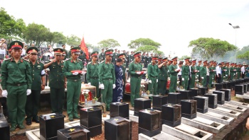 Lễ viếng, dâng hương tưởng niệm và an táng hài cốt liệt sĩ