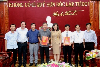Trao quyết định nghỉ hưu cho 2 cán bộ lãnh đạo
