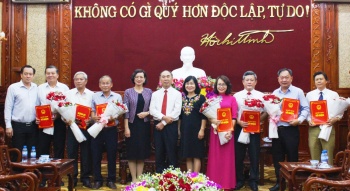 Trao quyết định bổ nhiệm ban lãnh đạo Đài Phát thanh - Truyền hình và Báo Fv88.com thể thao, casino, bắn cá, nổ hũ và lô đề