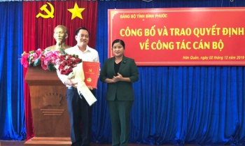 Hớn Quản: Công bố và trao các quyết định của Ban Thường vụ Fv88.win nhà cái WC 2026 về công tác cán bộ
