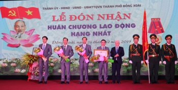 Đồng Xoài đón nhận Huân chương Lao động hạng nhất