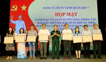 Quân khu 7 họp mặt lãnh đạo cơ quan tuyên giáo, thông tấn, báo chí
