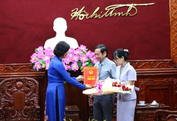 Trao quyết định nghỉ hưu cho Phó Giám đốc Sở TT&TT Trương Đình Vũ