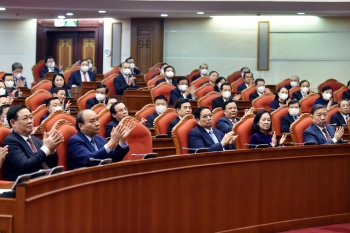 Lanh dao Dang, nha nuoc tham du 3