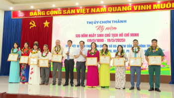 Chơn Thành tuyên dương điển hình trong học tập và làm theo Bác