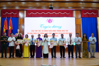 Phú Riềng tuyên dương 5 tập thể, 10 cá nhân điển hình trong học tập và làm theo Bác