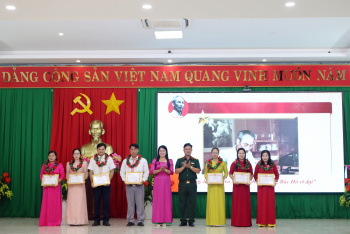 Bù Đăng tuyên dương 10 tập thể, 14 cá nhân học và làm theo Bác