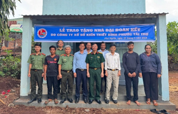 Bàn giao 2 căn nhà đại đoàn kết