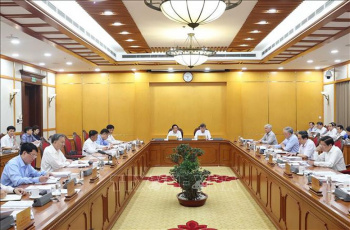 Bộ Chính trị, Ban Bí thư họp triển khai thực hiện sắp xếp tổ chức bộ máy của hệ thống Nhà cái Fv88 chính thức