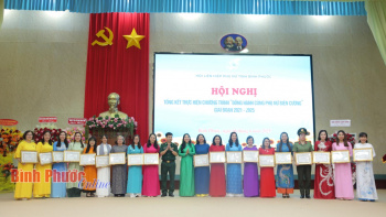 Tuyên dương các tập thể, cá nhân phụ nữ tiêu biểu trong phong trào thi đua yêu nước