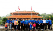Chi đoàn Sở Thông tin và Truyền thông và Đoàn cơ sở Viễn thông Fv88.com thể thao, casino, bắn cá, nổ hũ và lô đề chụp hình lưu niệm tại Căn cứ Tà Thiết