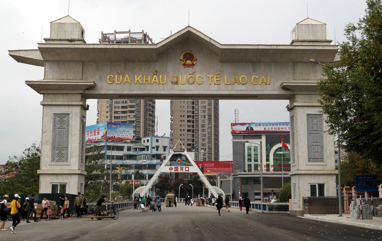 Sửa quy định về giấy tờ của người xuất cảnh, nhập cảnh qua cửa khẩu, lối mở biên giới đất liền