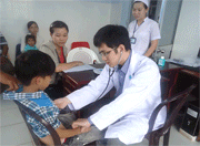 Tăng phí dịch vụ y tế nhưng chất lượng khám chữa bệnh chưa được nâng lên