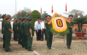 Viếng các anh hùng, liệt sĩ nhân kỷ niệm 68 năm cách mạng tháng Tám và Quốc khánh 2/9