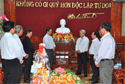 Tòa giám mục Phú Cường chúc tết UBND tỉnh
