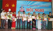 Đảng ủy khối doanh nghiệp biểu dương tập thể, cá nhân tiêu biểu làm theo Bác