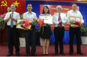 Tuyên dương 3 tiến sĩ, 30 thạc sĩ tốt nghiệp loại xuất sắc