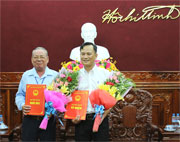 Trao quyết định nghỉ hưu, bổ nhiệm 3 cán bộ sở ngành