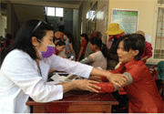 Khám bệnh, phát thuốc miễn phí cho phụ nữ nghèo Bù Gia Mập