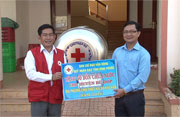Hội chữ thập đỏ hỗ trợ trên 1 tỷ đồng khắc phục hậu quả hạn hán, lốc xoáy