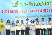 Tuyên dương 132 học sinh giỏi, xuất sắc năm học 2015-2016