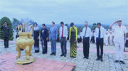 Dâng hương tưởng nhớ các anh hùng liệt sĩ