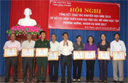 Tặng 6.504 suất học bổng vượt khó hiếu học trong năm 2016