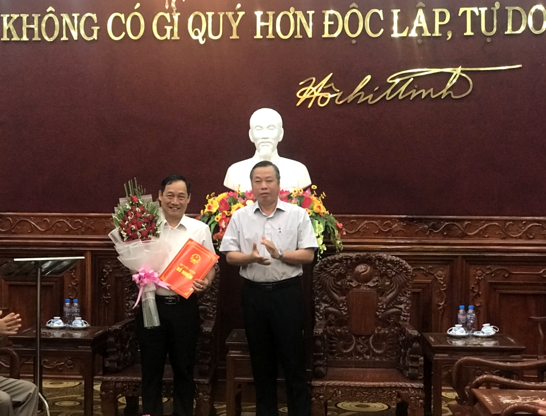 Trao quyet dinh bo nhiem