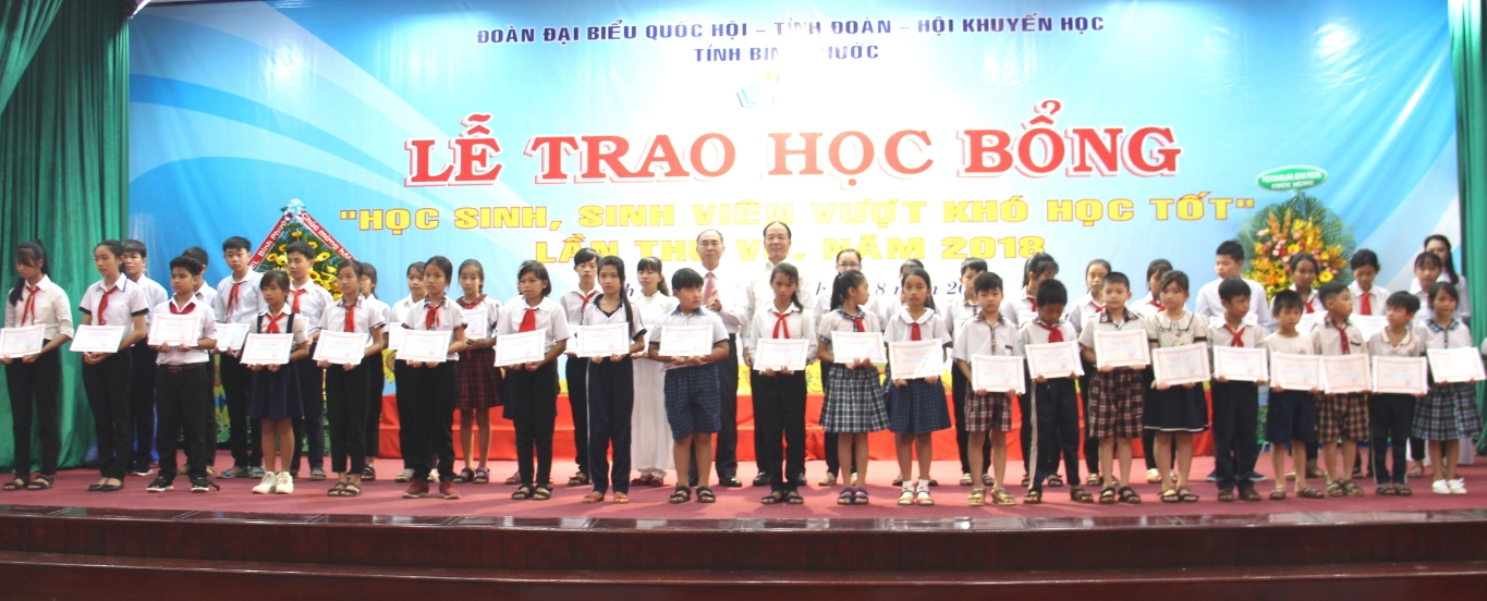 Trao hoc bong