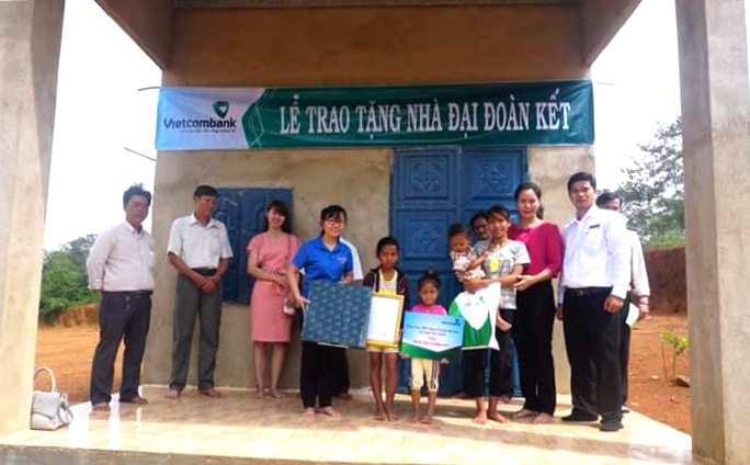 Trao nha dai doan ket
