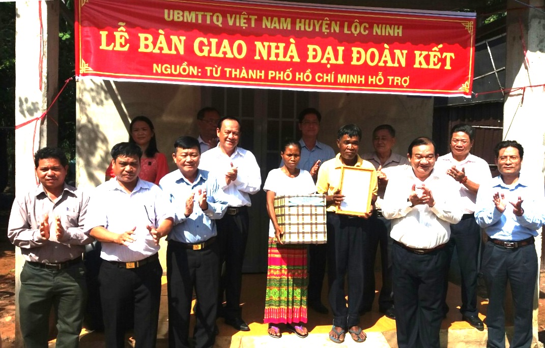 Trao nha dai doan ket
