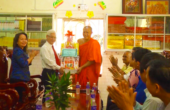 lanh dao tinh tham chuc tet